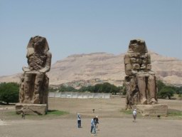 Colossi di Memnon_1664.JPG